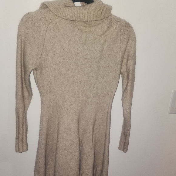 Banana Republic Cream V-Neck Sweater Dress with Ribbed Texture Sleeve - Picture 7 of 7